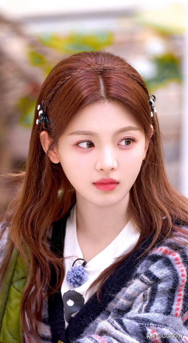 杨超越今日份惊喜亮相,笑容甜美如往常,心情大好,快来围观