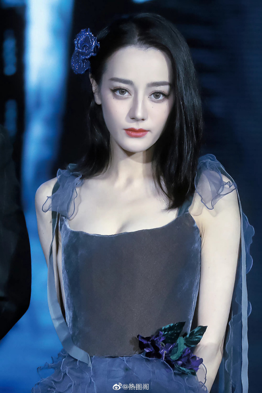 迪丽热巴的荧幕形象多样,代表作有《三生三世十里桃花》中的白凤九