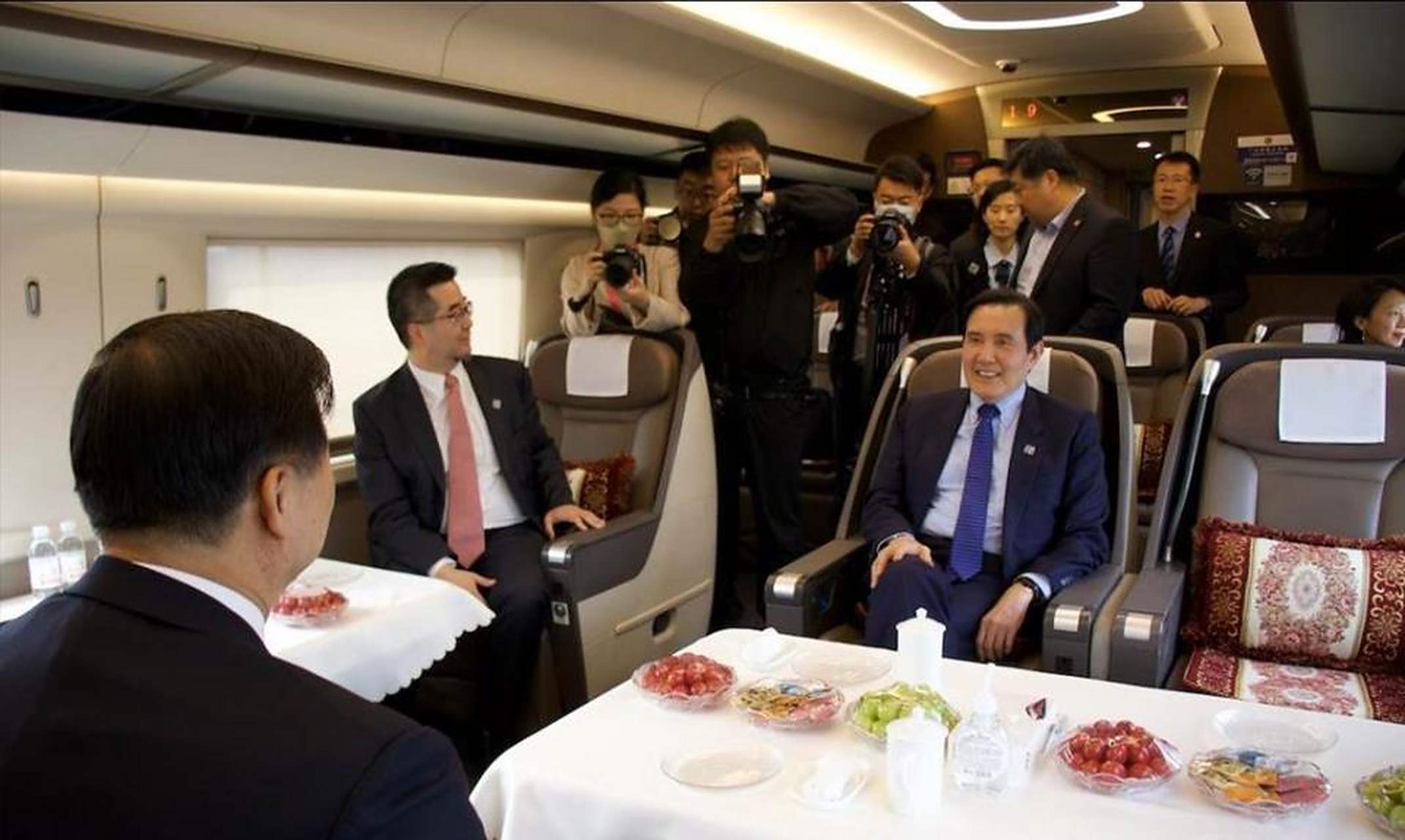 马英九访问大陆# 马英九这次来咱们中国访问,是放什么信号要提前鸵换