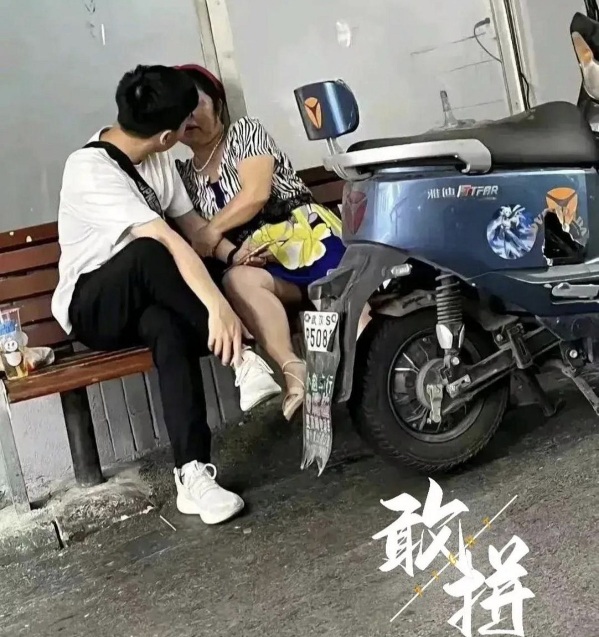 不想再努力的小伙子