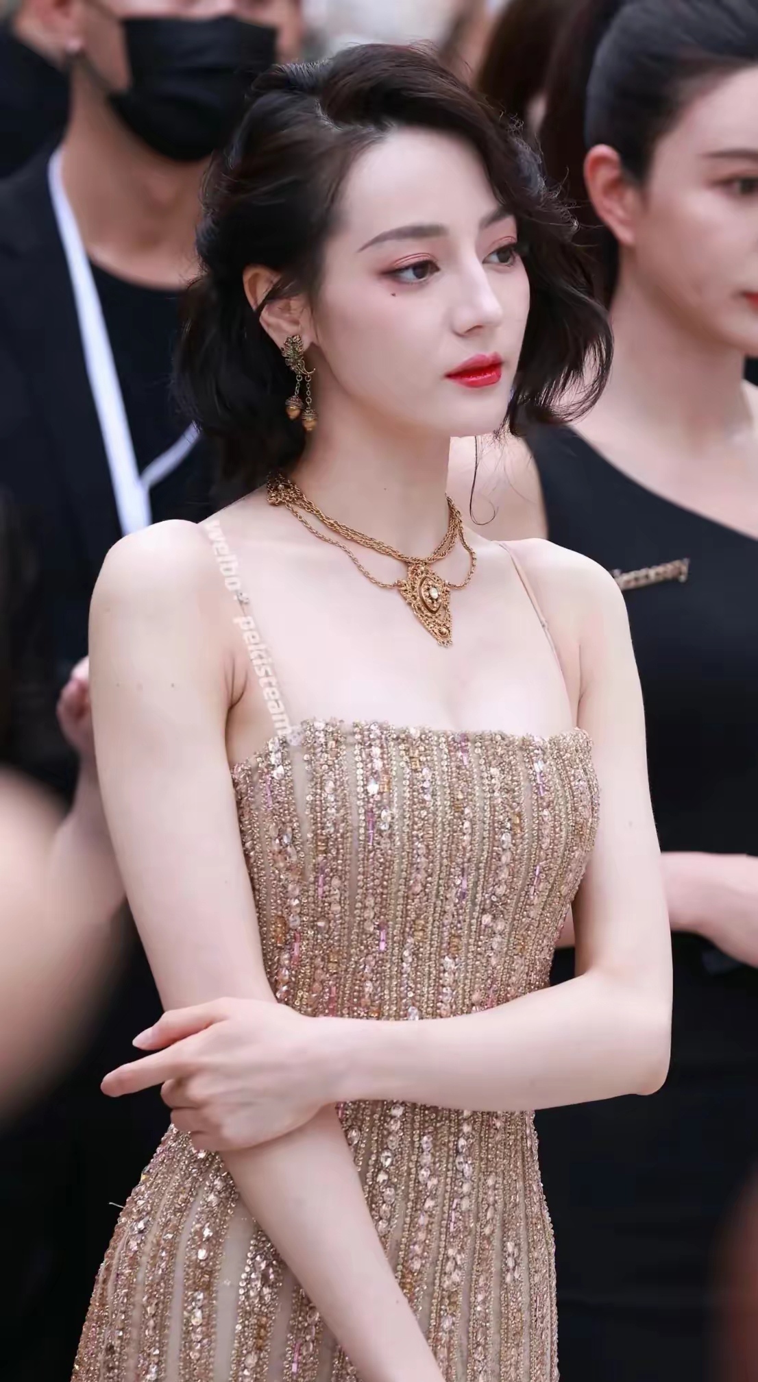 迪丽热巴短款卷发好迷人#迪丽热巴