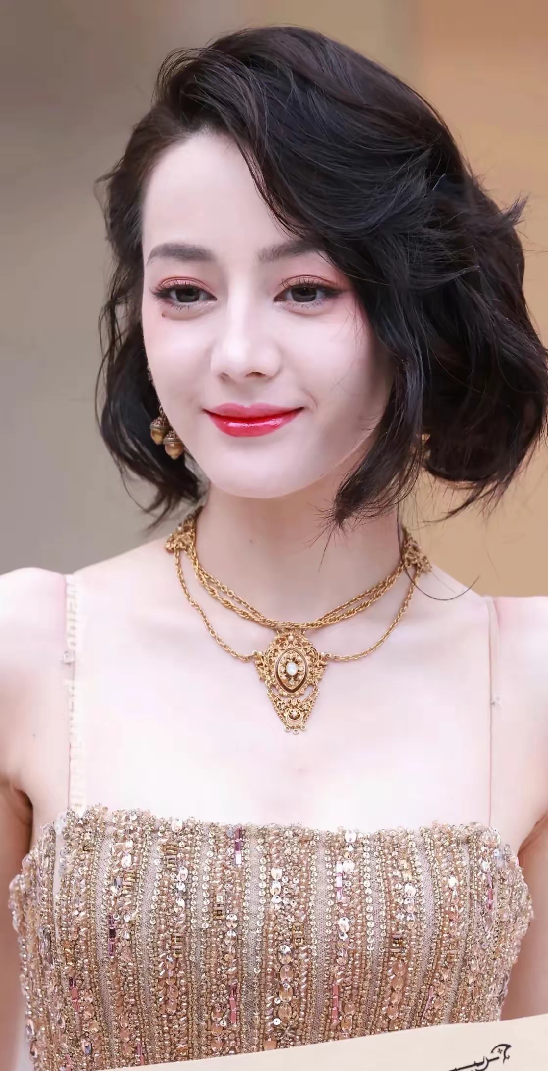 迪丽热巴短款卷发好迷人#迪丽热巴