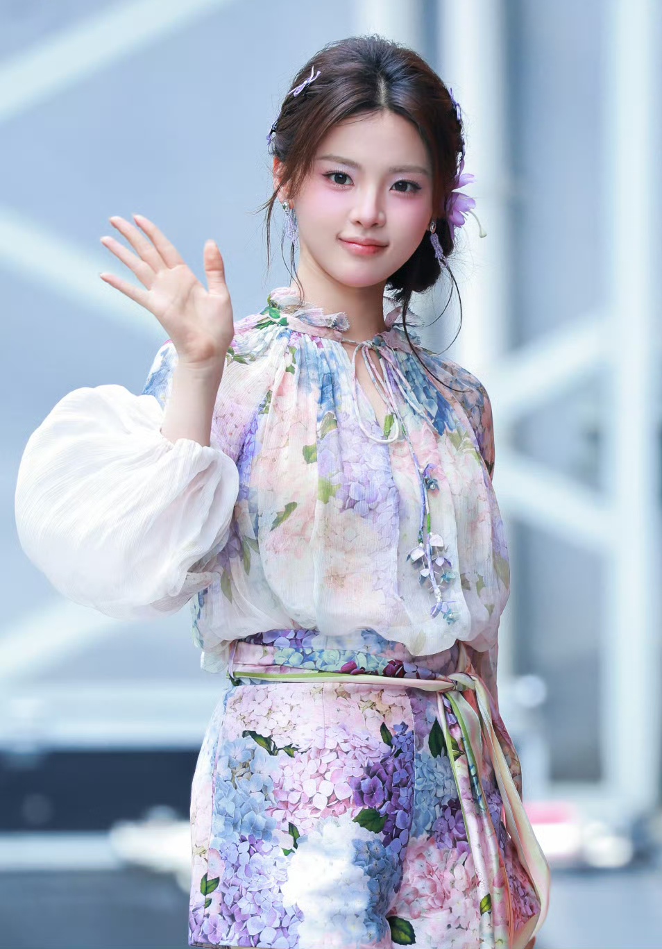 杨超越这身穿搭灵动清新,笑容甜美如暖阳#杨超越