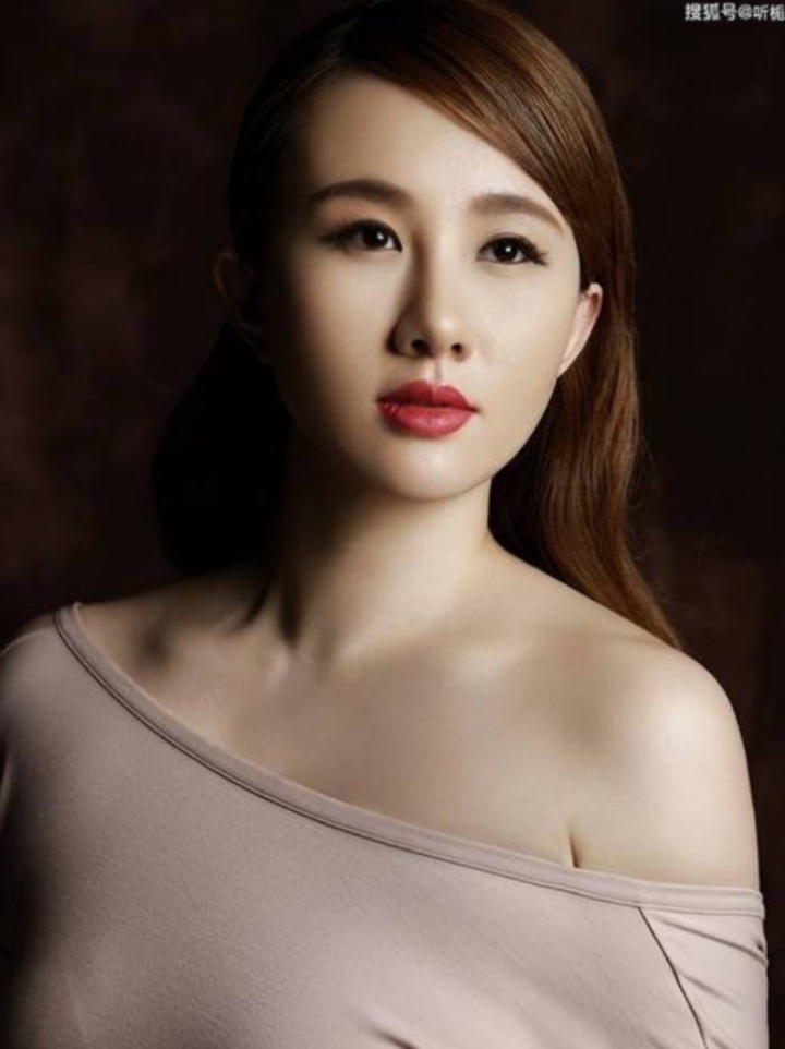 电影银饰女演员孟瑶写真非诚勿扰孟瑶奶子图片银饰孟瑶喂奶截图演员
