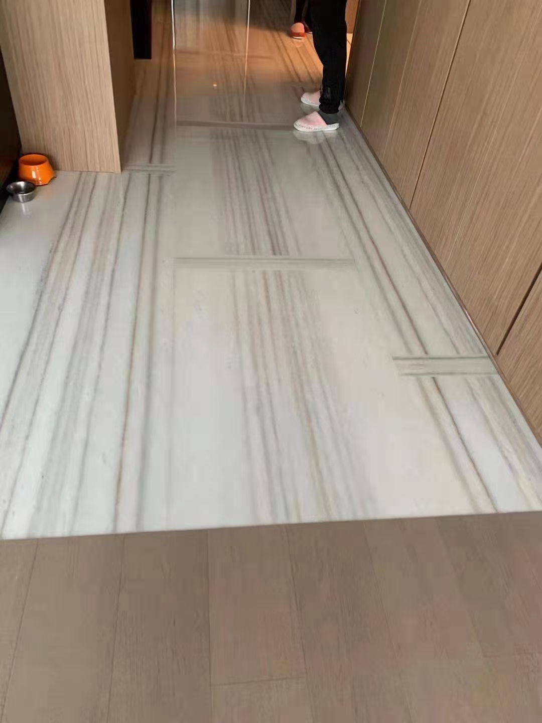 大量天然大理石直纹白玉,底白,做对拼,透光,欢迎各位亲前来选购