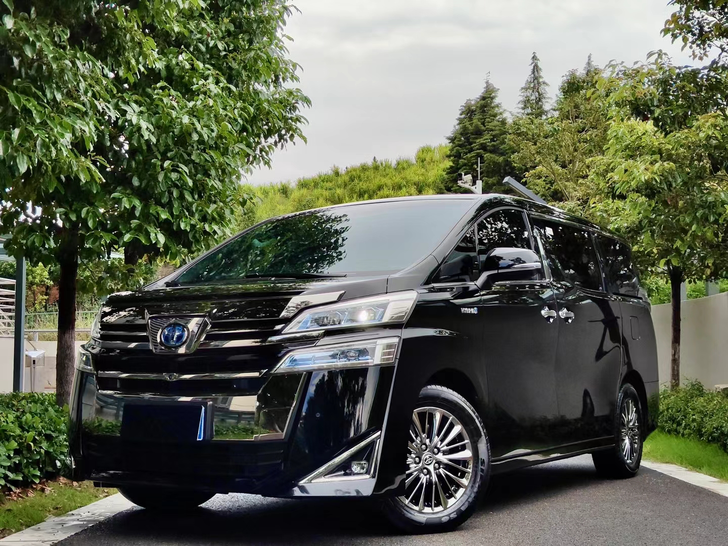 2021-03上牌丰田威尔法豪华版  新车指导价:81.9万,原版原漆 小跑5.