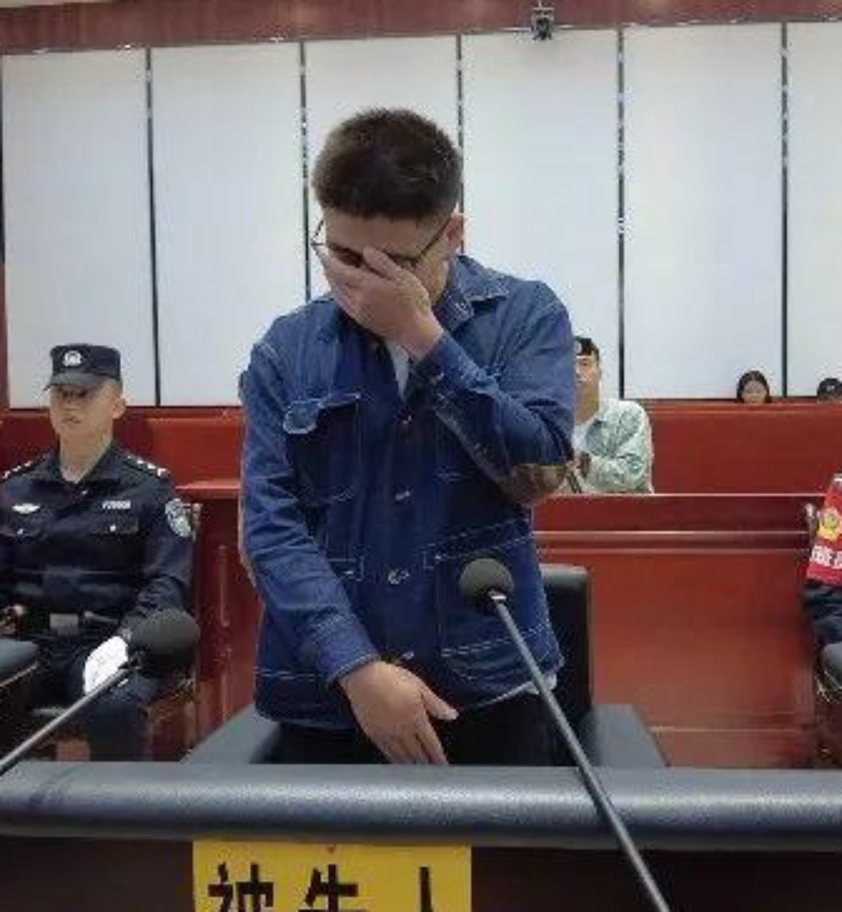 交往五年"女友"竟然是个男人!