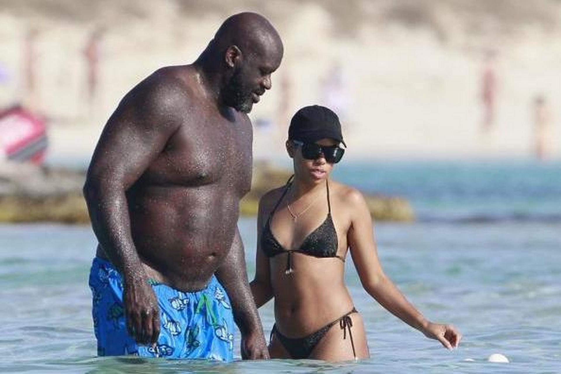 要说世界上身材悬殊最大的夫妻,恐怕非nba球星奥尼尔和妻子香妮莫属.