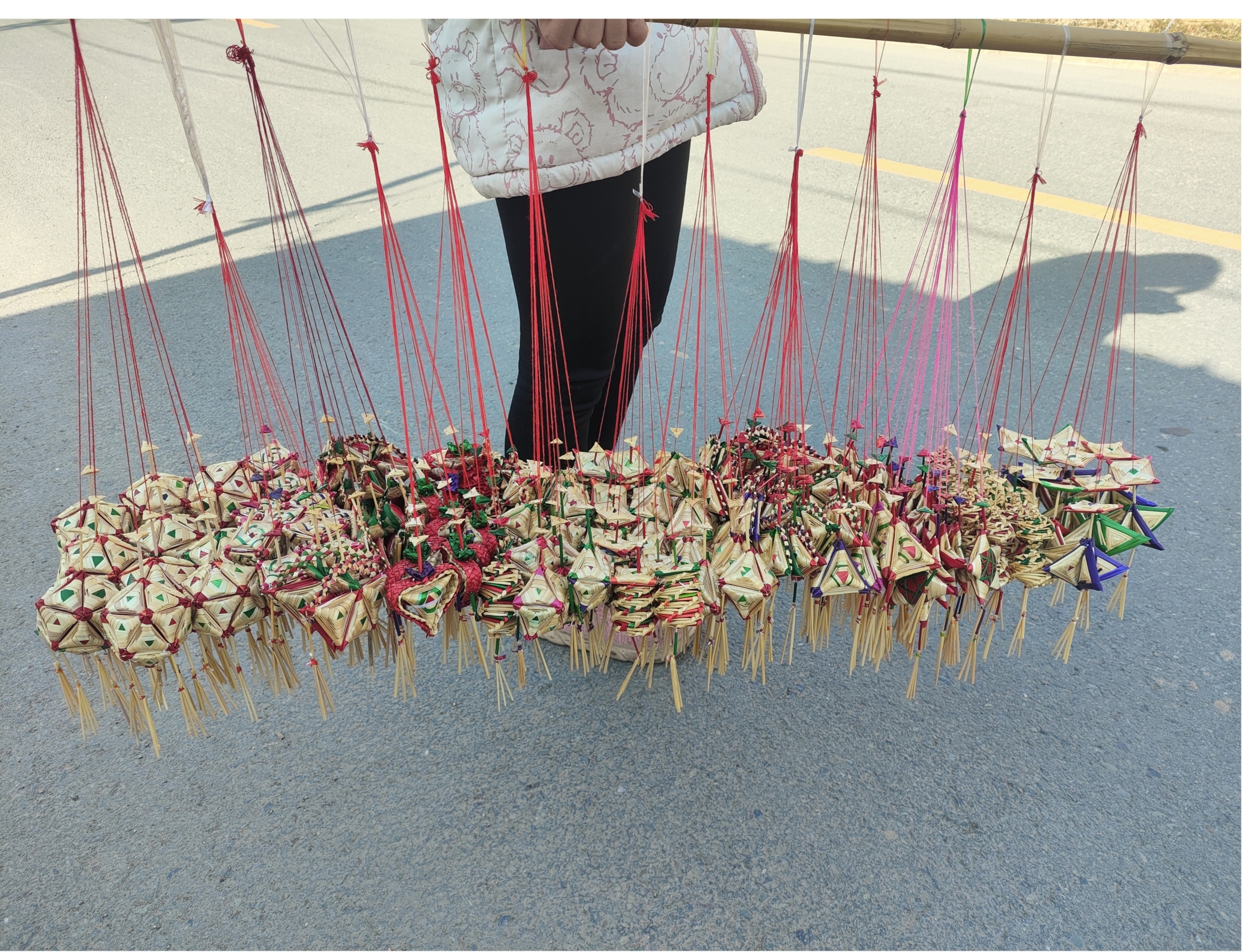 热销款十三个式样,共130个. 热销款,草编手工品,纯麦杆编织,香包.