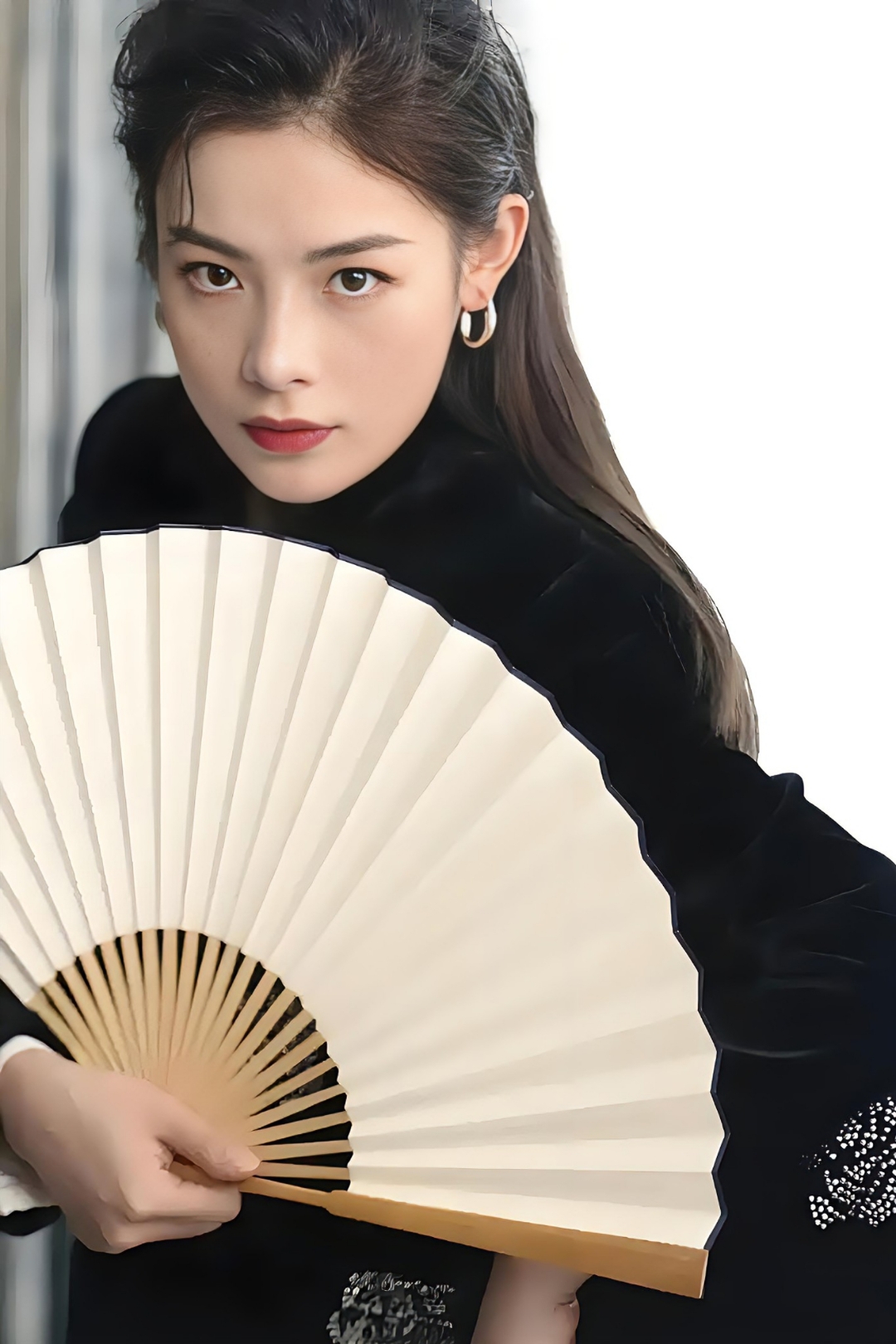 折扇轻执,东方冷艳佳人的独特气场