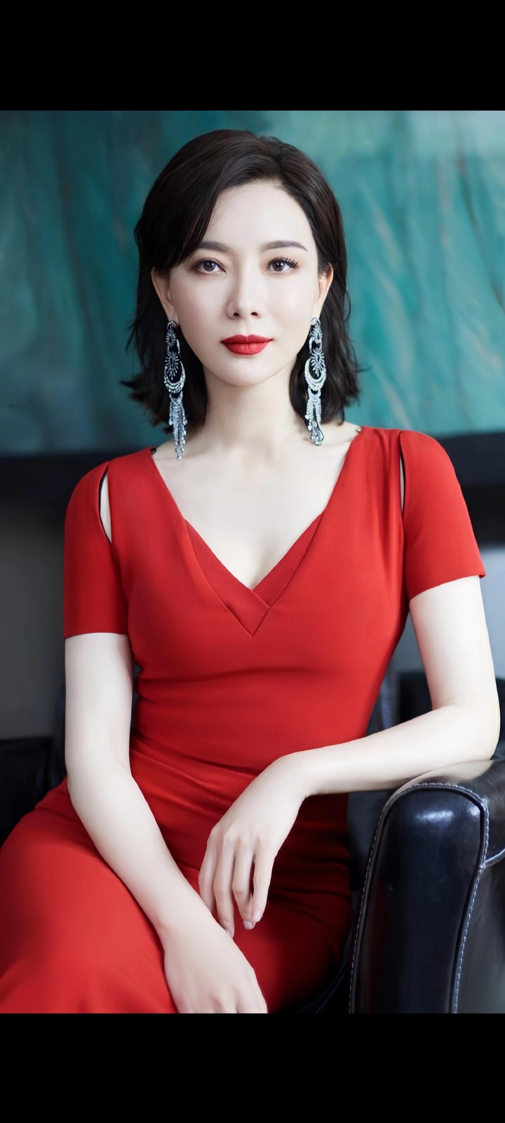 陈数:光影诗韵中的时尚缪斯