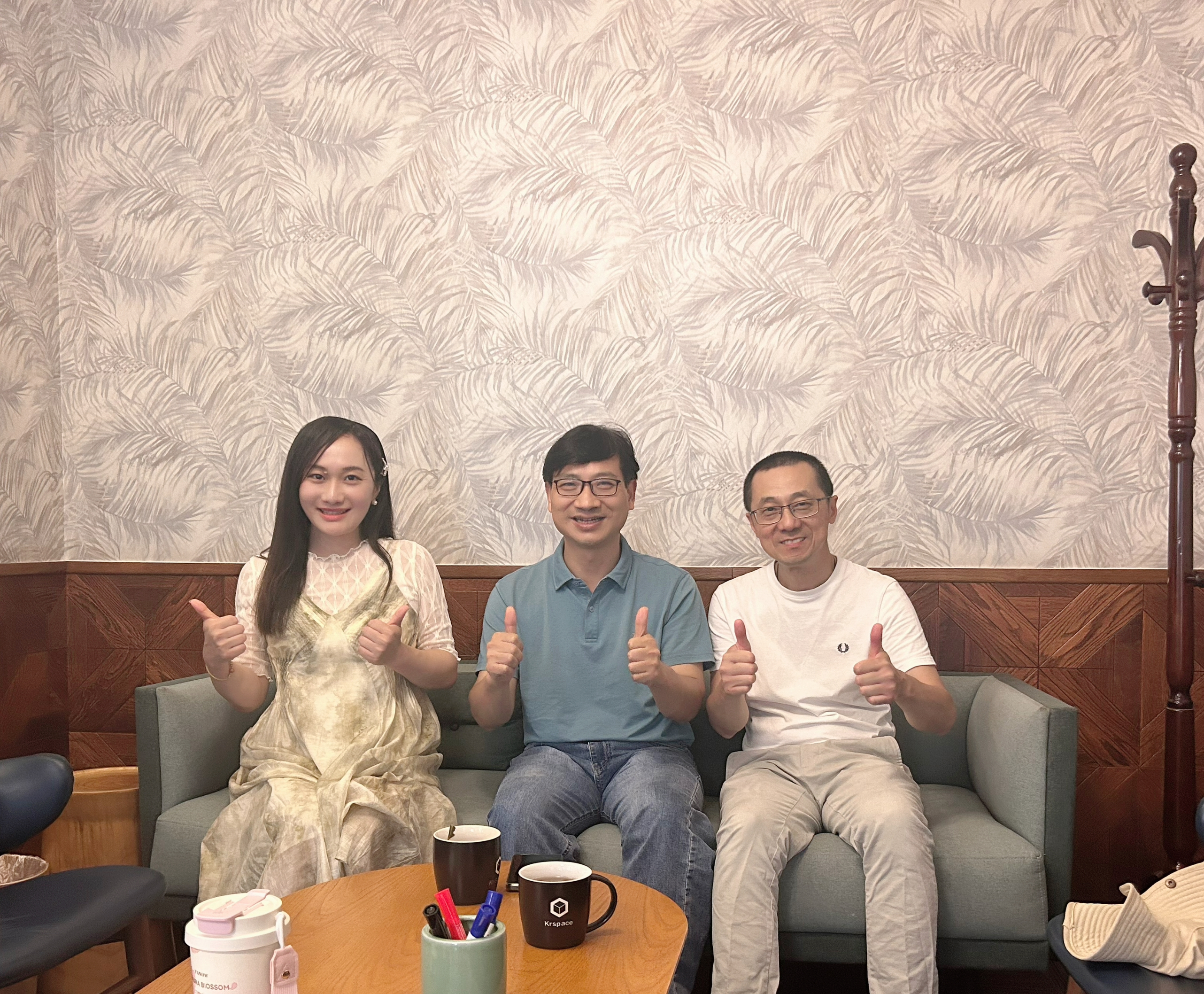 中国社会偏文科,科技创新的氛围不够浓,人们重社交能