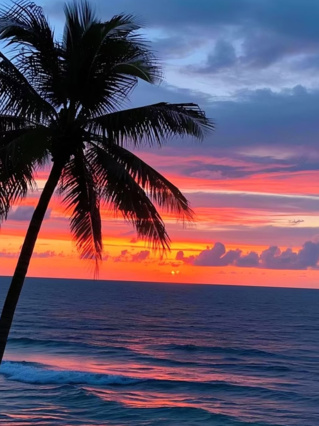 在海边,邂逅一场梦幻的晚霞与夕阳