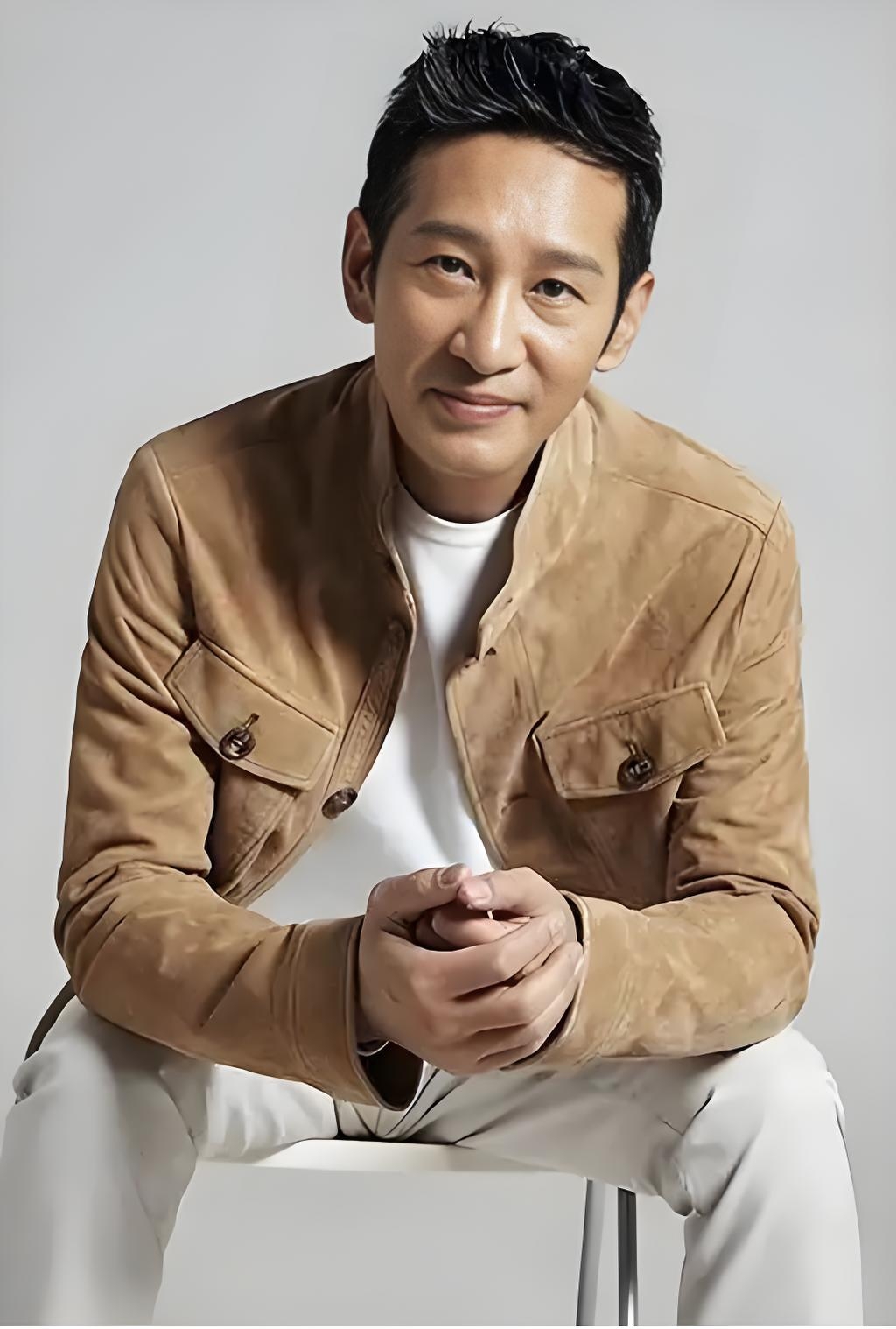 从资料室啃饼打杂,到成为观众心中的"演技天花板",王劲松用30年把