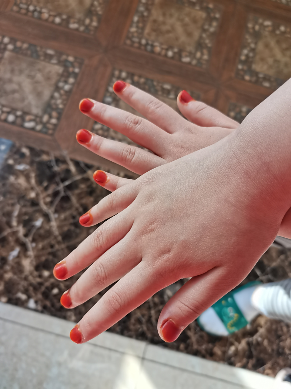 海娜花染指甲,虽然没有做的指甲精致,但,重在纯天然,娱乐,有没有小