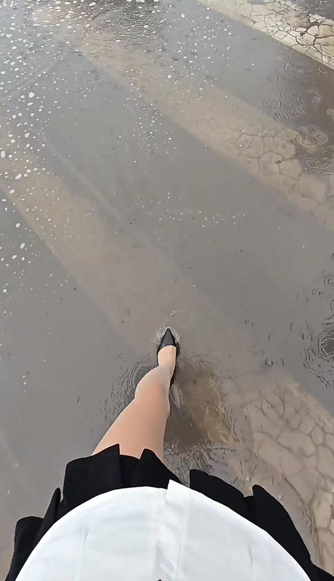 性感丝袜在橱窗选购哦![比心]