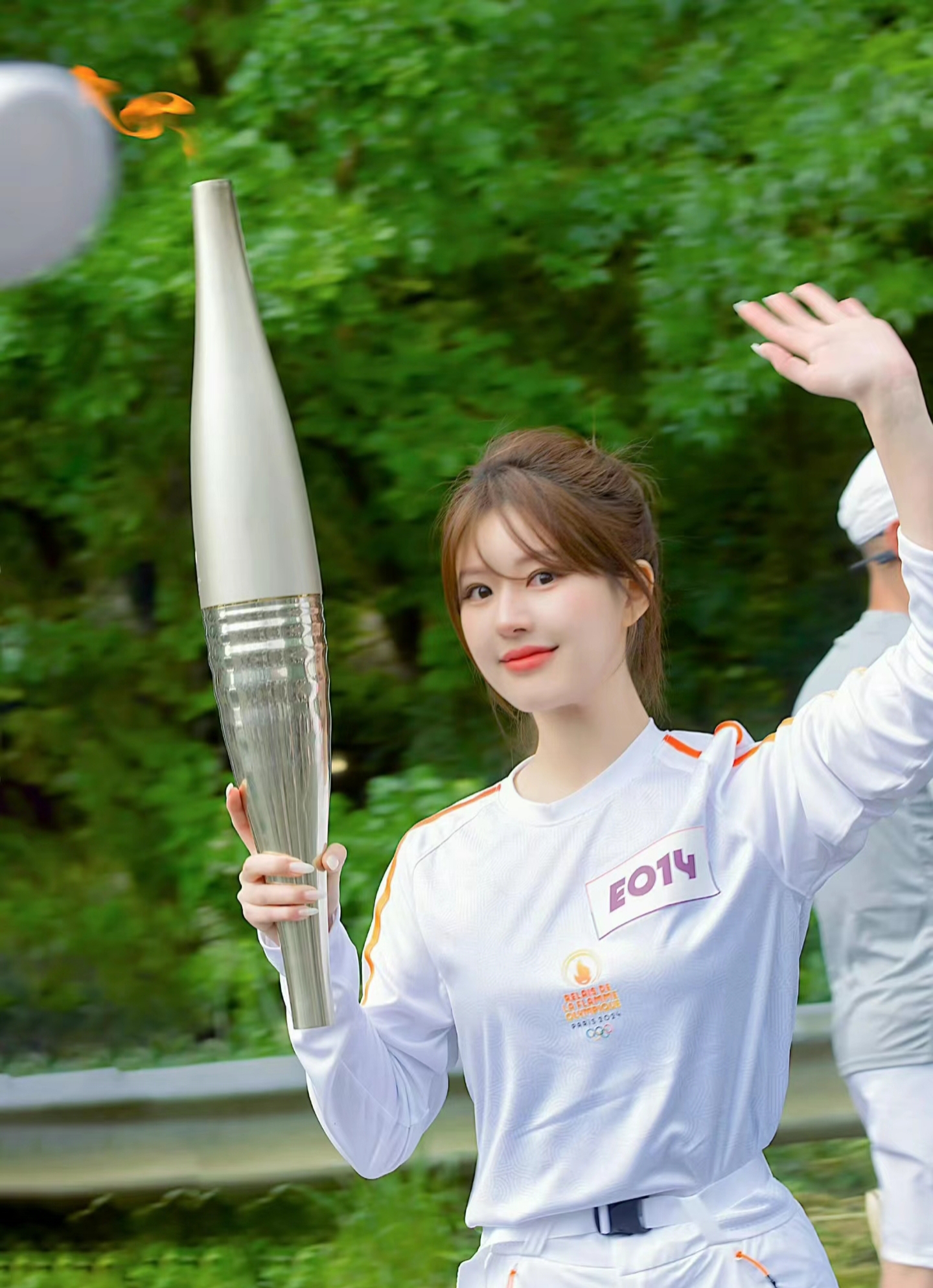 赵露思担任巴黎奥运会火炬手 5月18日,2024年巴黎奥运会圣火传递到了