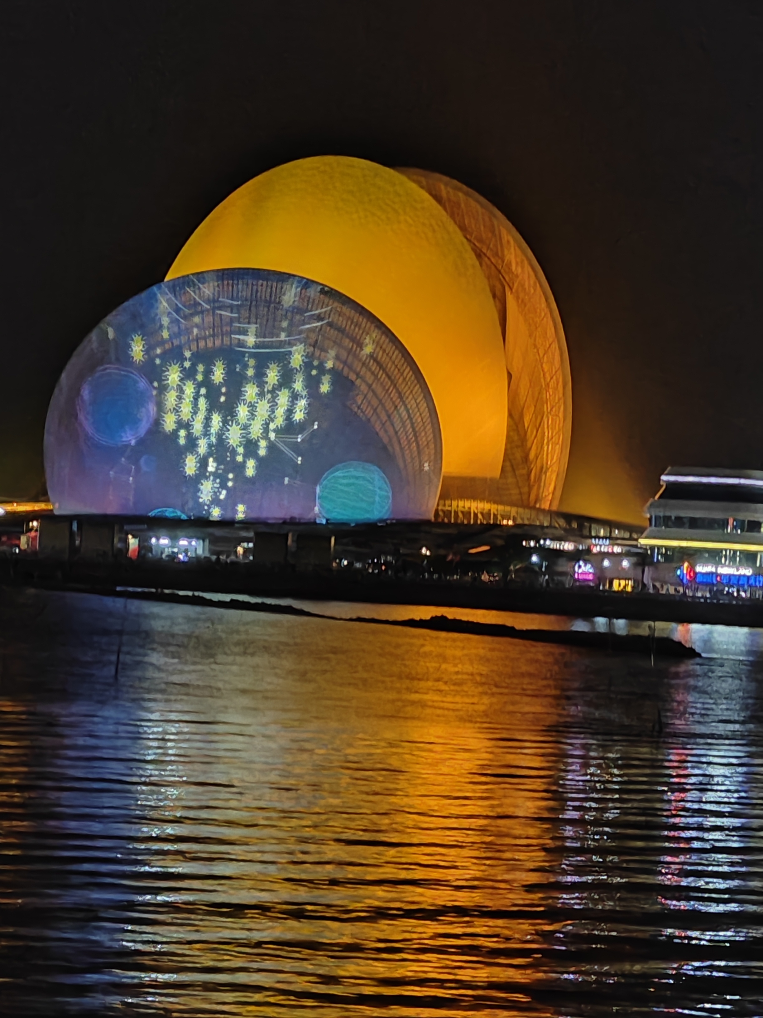 珠海日月贝灯光秀