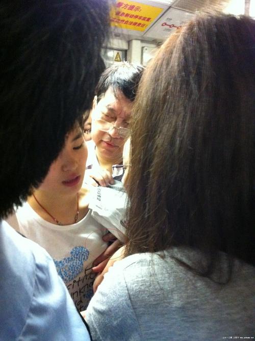 当然,勇敢的女性选择站出来维权,及时报警,严惩"咸猪手"者