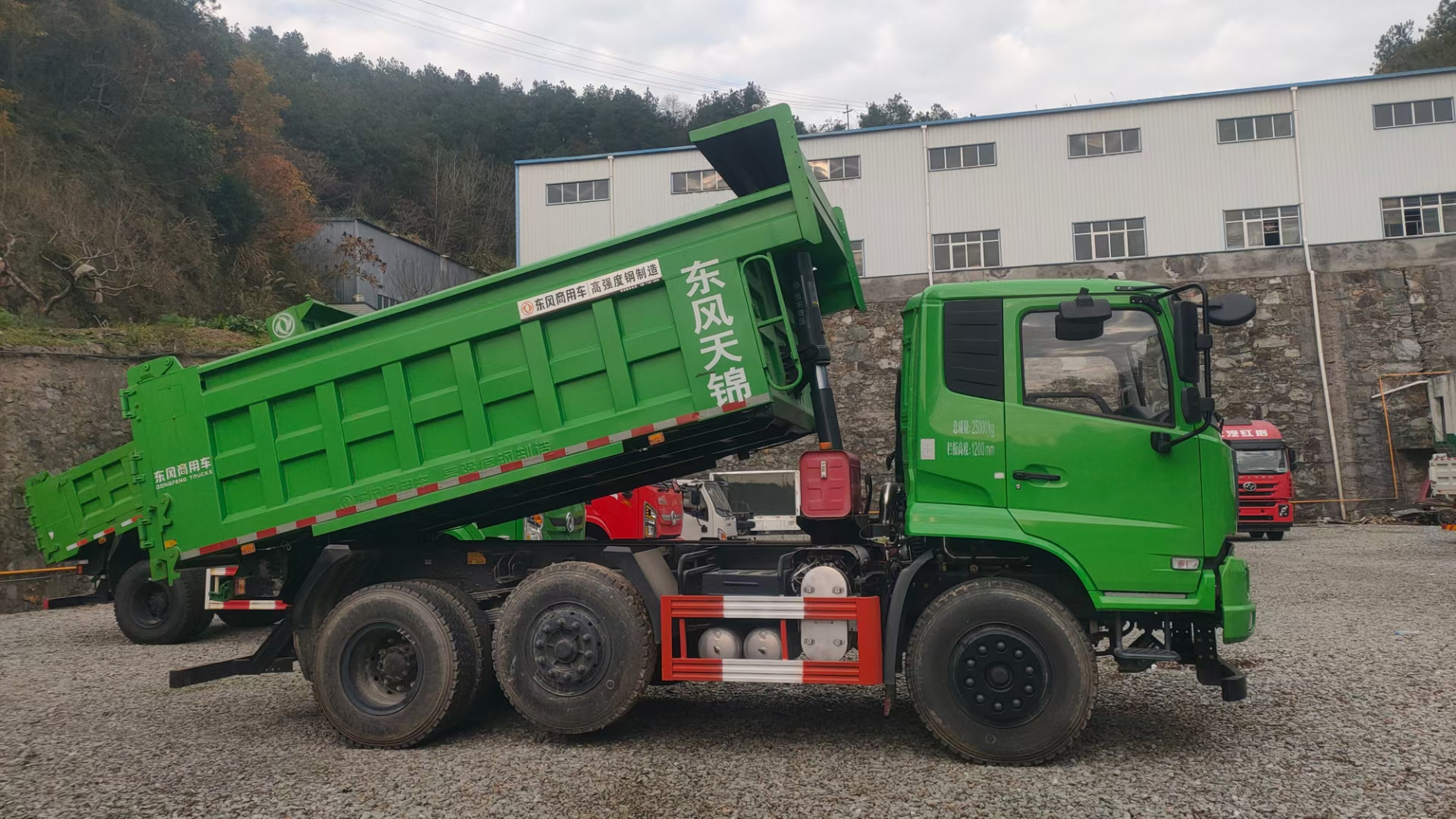 十堰产地东风车粉丝优惠,东风天锦自卸车,前二后六,玉柴240马力