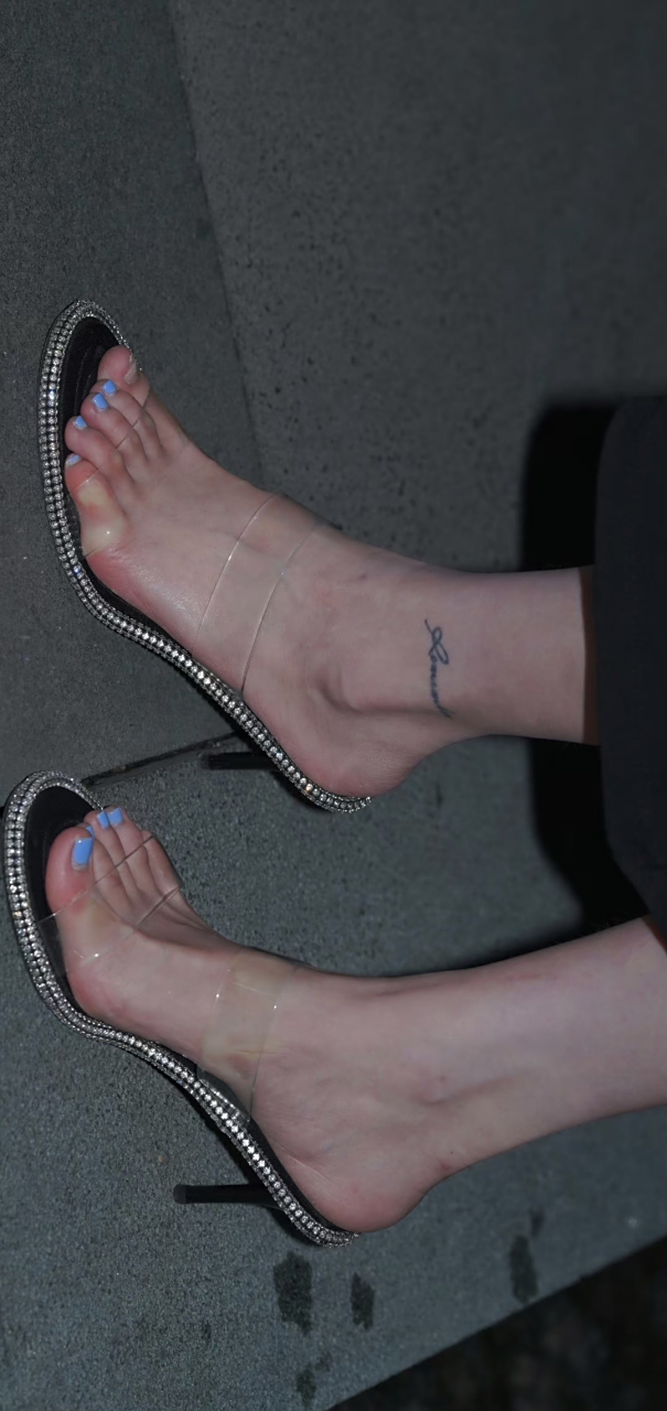 时尚街拍# 夏日街拍美足大赏