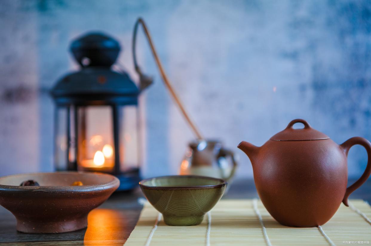 遍寻不见莺歌舞,可怜秋色俱伤神.