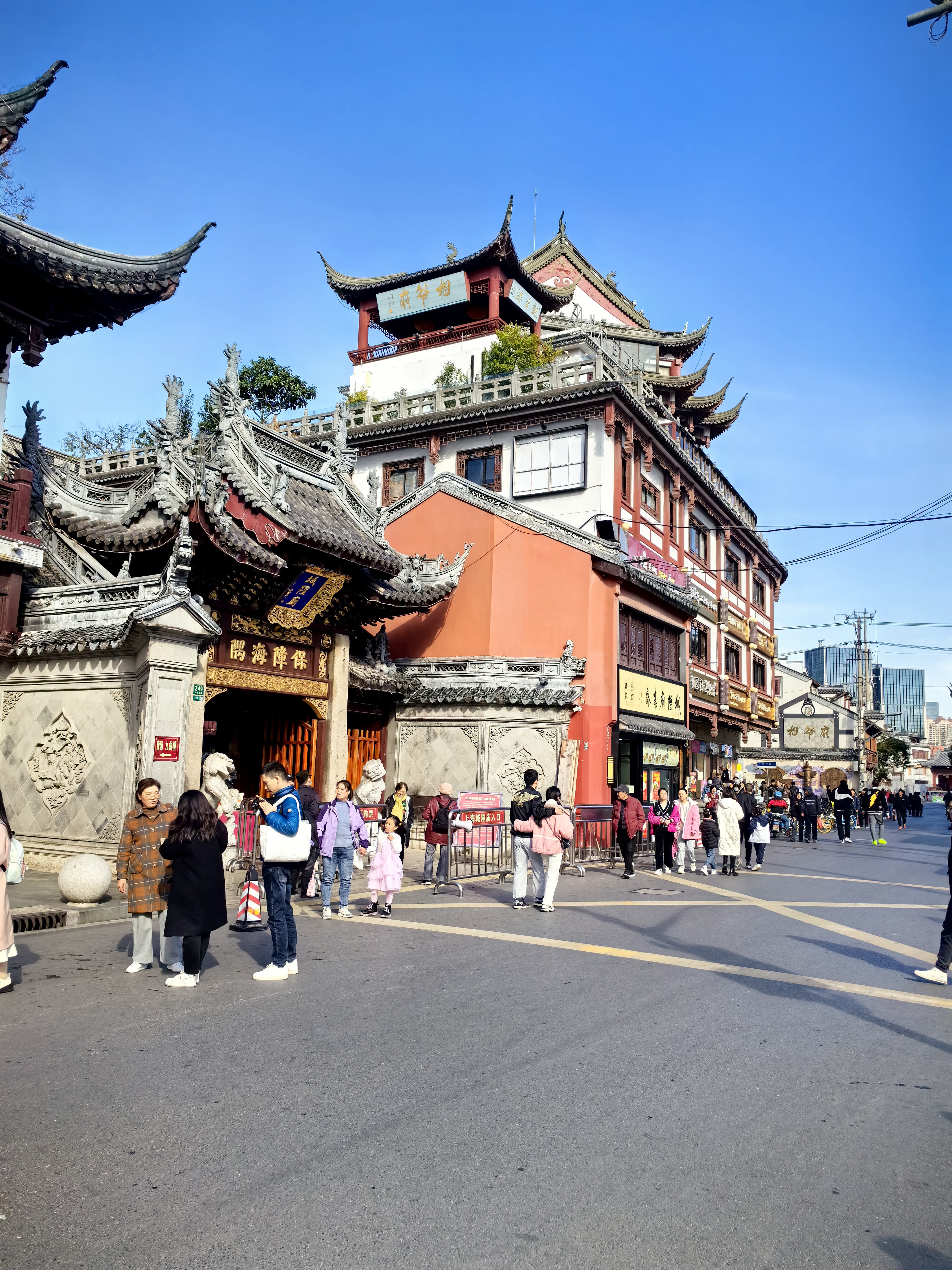 上海老街(shanghai old street),又称小东门,地处上海市黄浦区老城