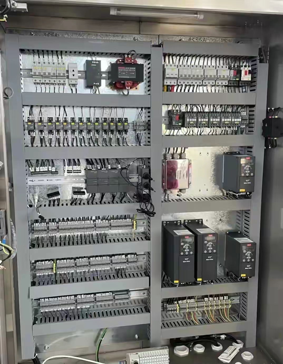 西门子s7-1200plc搭配s7-200smart的硬件配置有何优势?