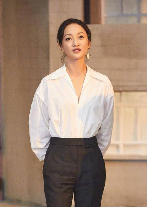 2,于正会把艺人送给自己的奢侈品包包送给跟了他很多年的保姆,因为