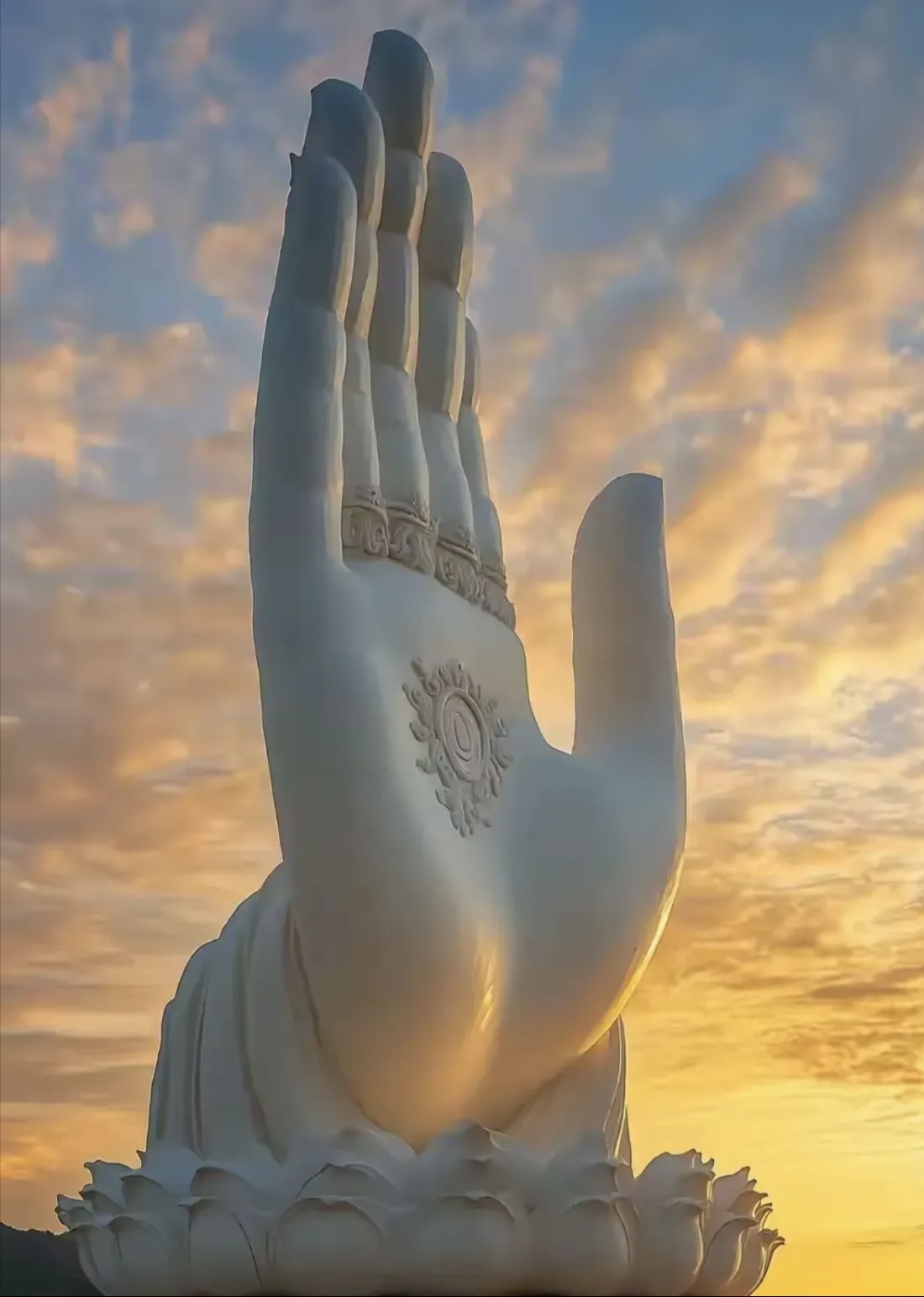 1. 色易着迷致苦,应清醒自持. 2