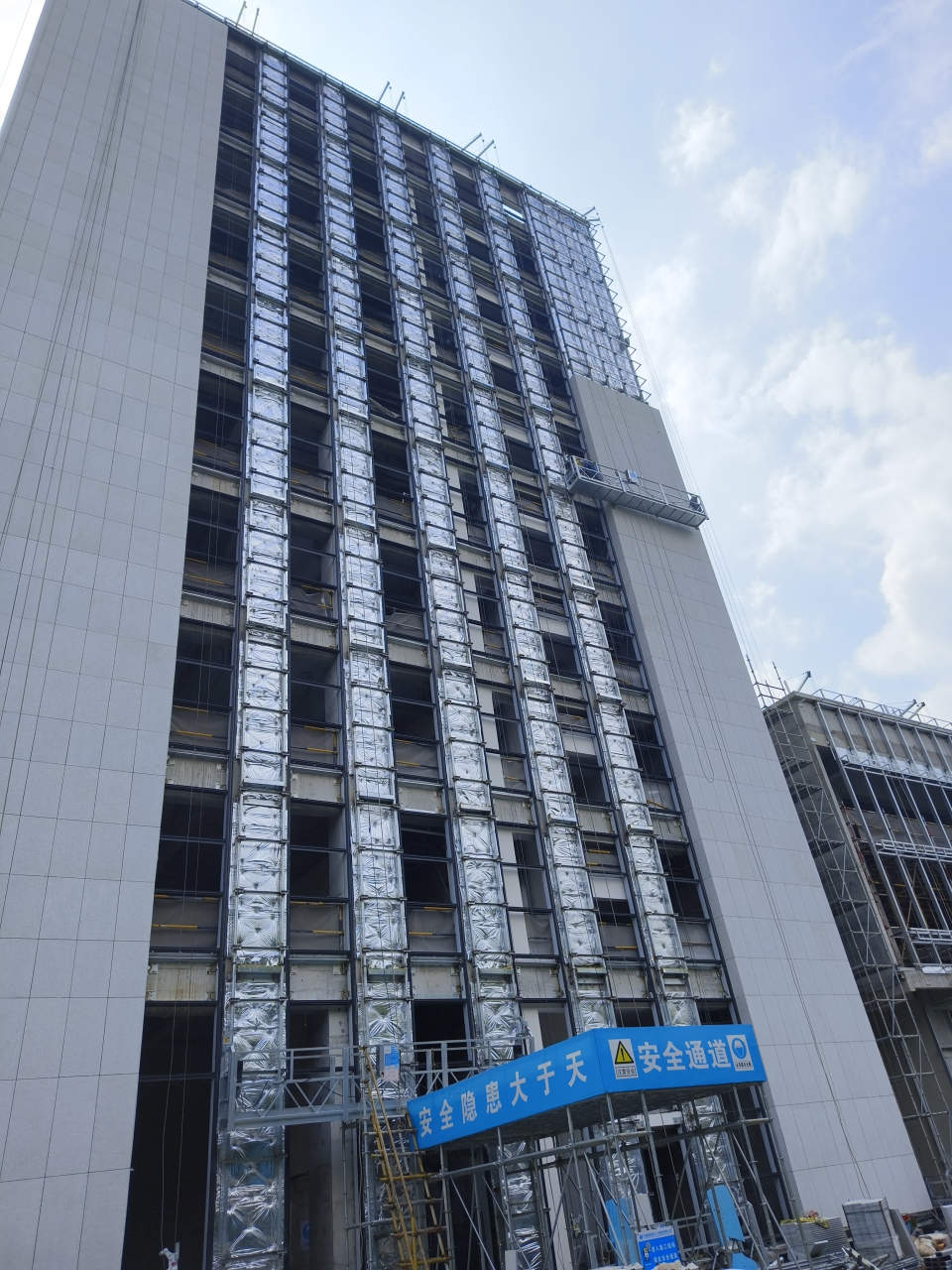 六面包铝箔岩棉板上墙实拍图