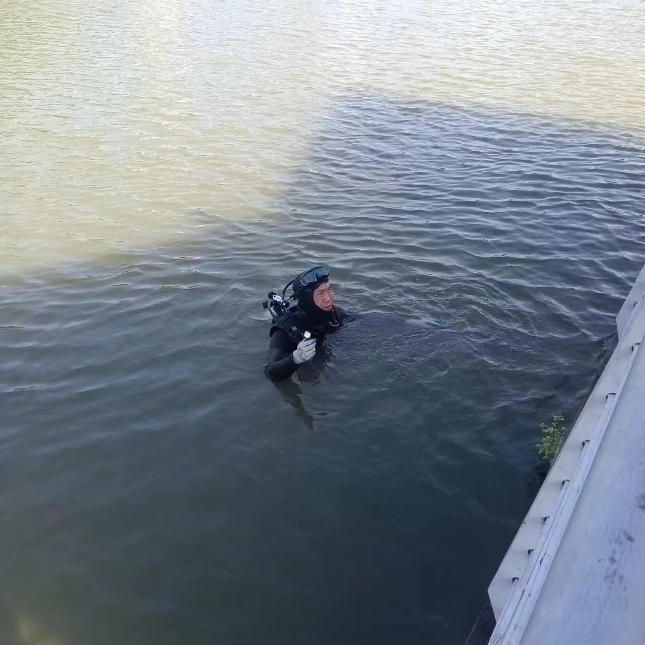 宁波市慈溪市余姚市水下打捞队打捞手机贵重物品