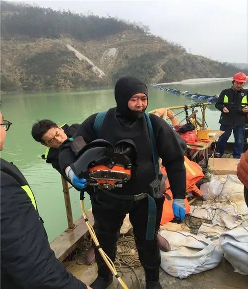 宁波市慈溪市余姚市水下打捞队打捞手机贵重物品