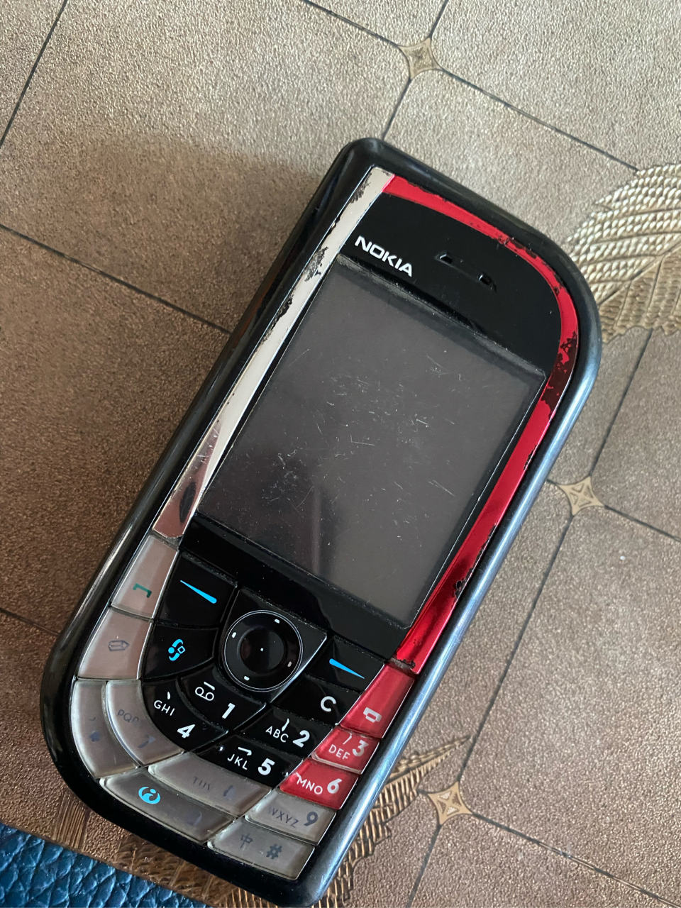 在上世纪,打广告时,诺基亚手机总是名列前茅,受到消费者的普遍欢迎,其