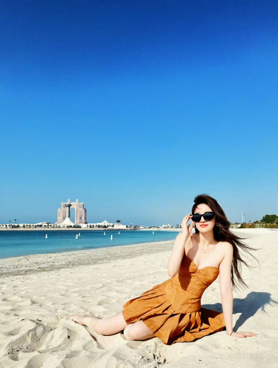 大家以后出去海边玩,不知道该怎么拍照,可以学习刘亦菲#明星# #养眼