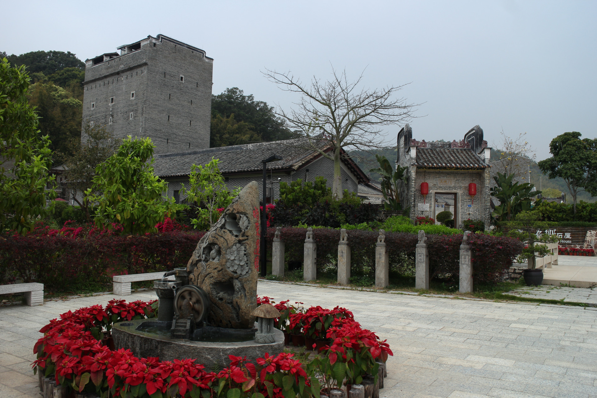 吾乡石屋位于广州市增城区派潭镇,它是广州唯一由180年历史的客家围屋