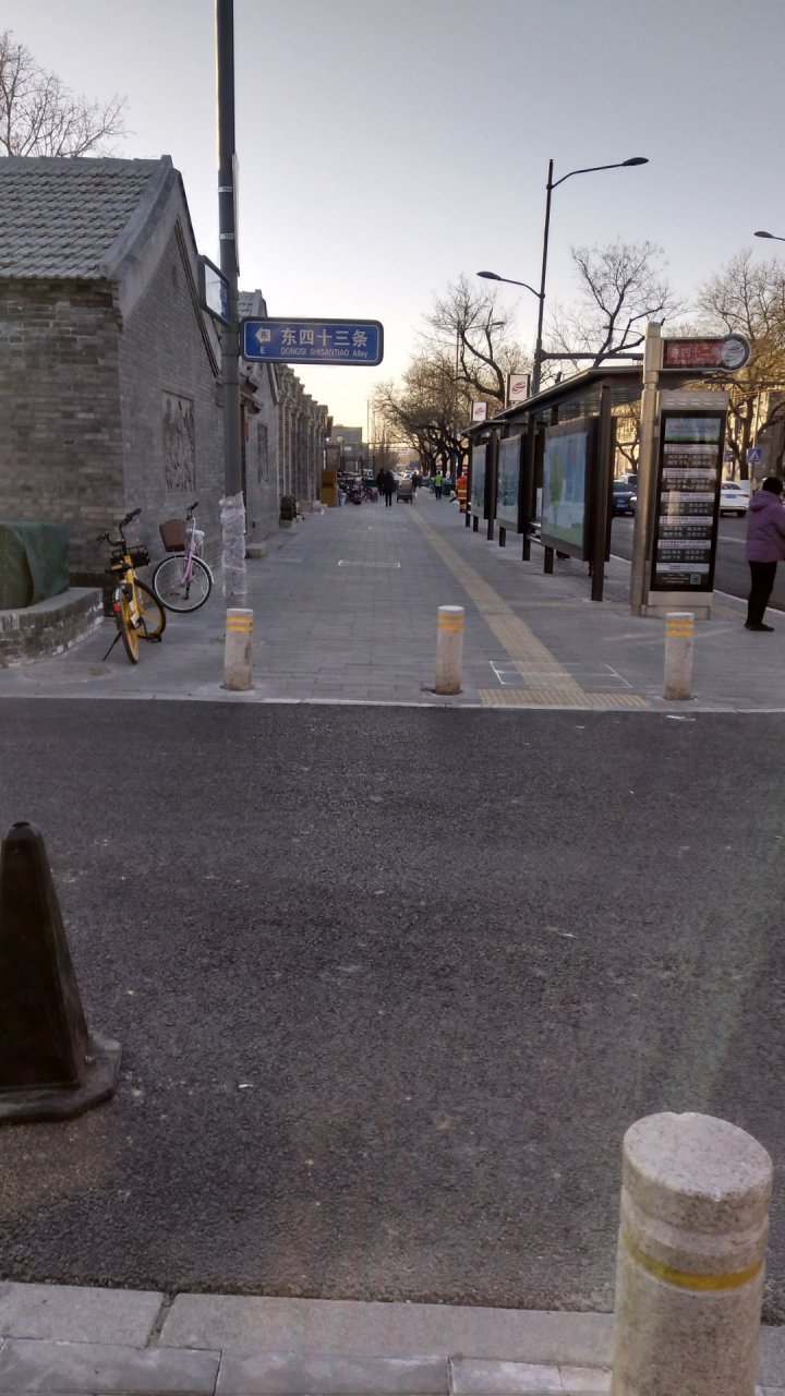 同城大v养成记# 看一看现在的东四十三条西口,驴肉火烧店搬家了,路口