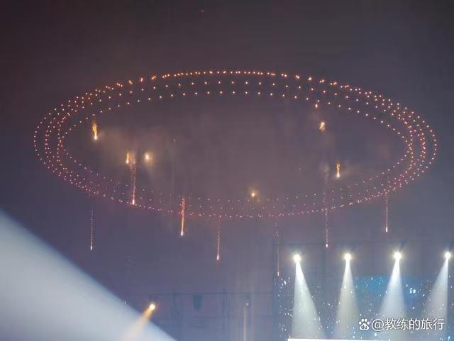 该烟花将无人机与烟花庆泰花炮 天空之门天空之泪 无人机月亮之泪