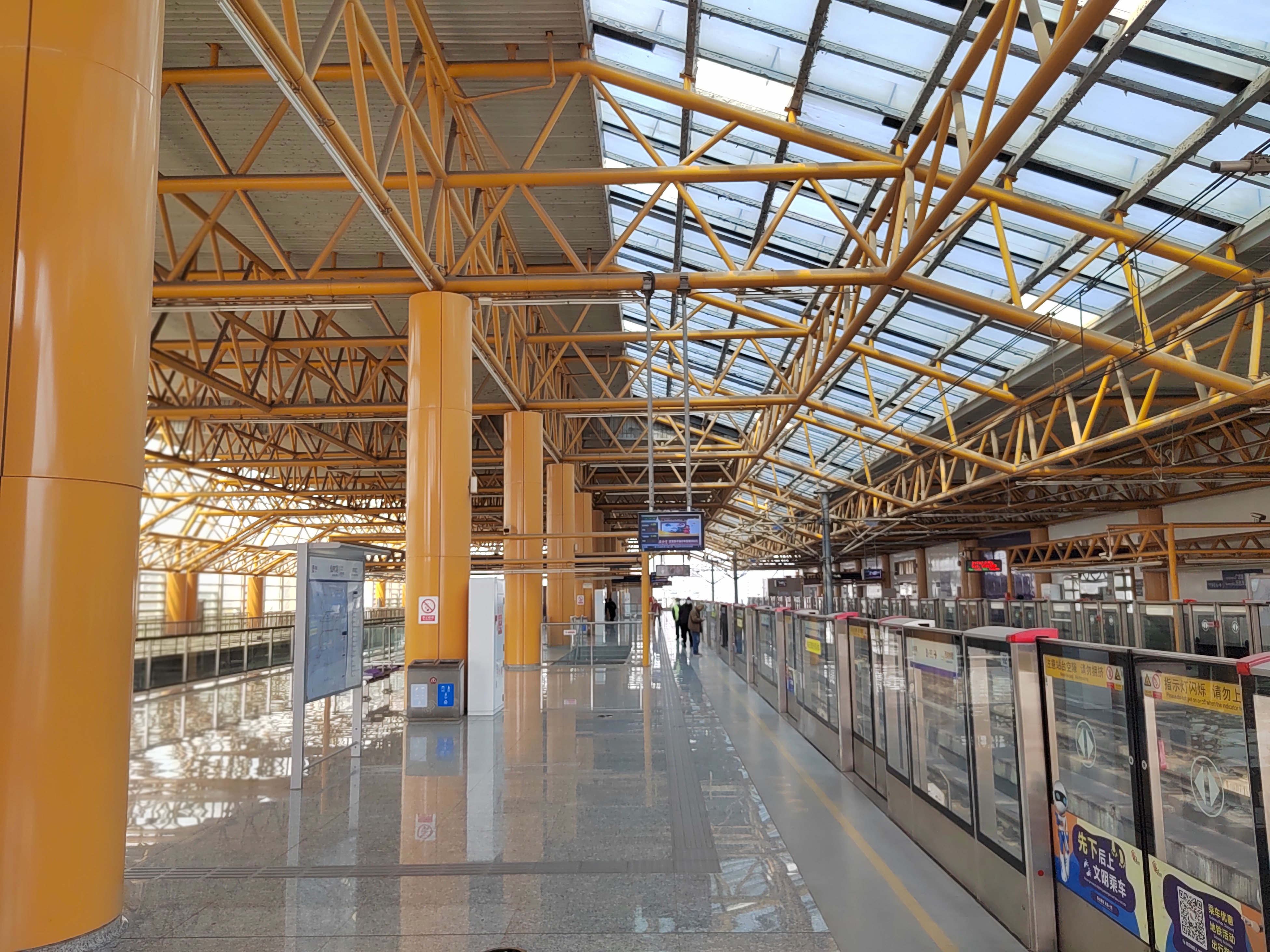 仙林湖站实拍,未来扬州来南京可以同站台换乘4号线去主城.