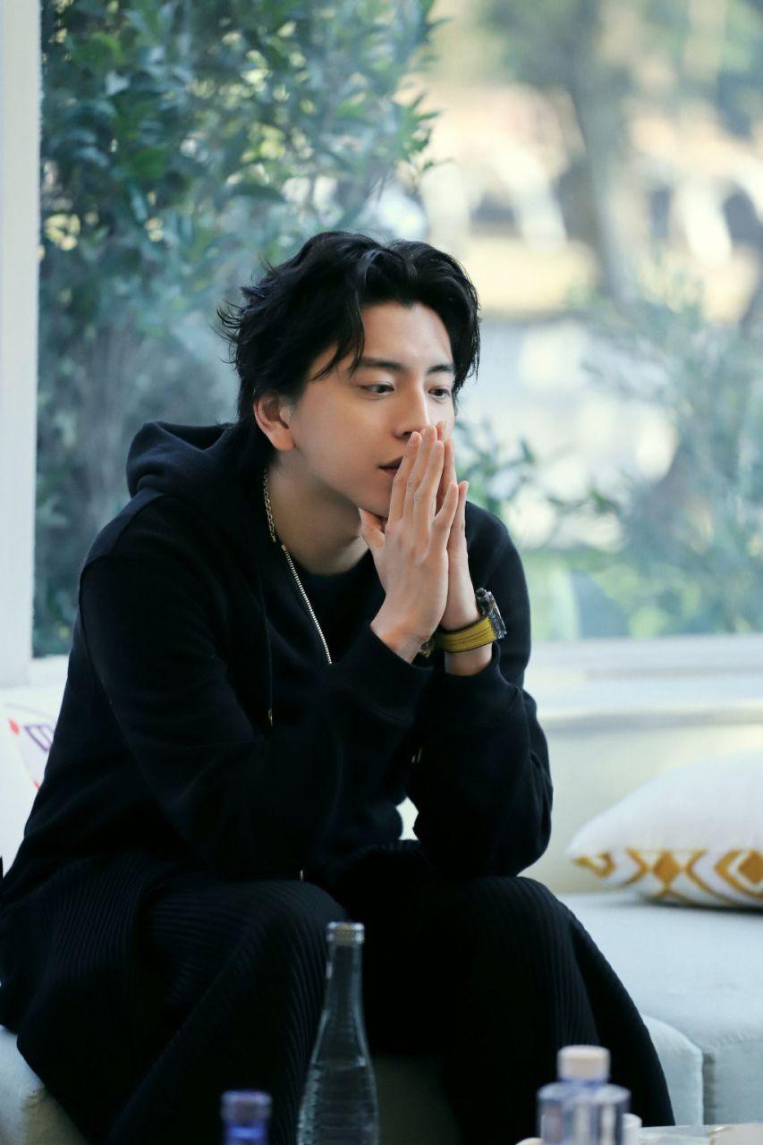 【蔡卓宜回应王大陆近况】有网友问蔡卓宜说,只想知道王大陆最近过得