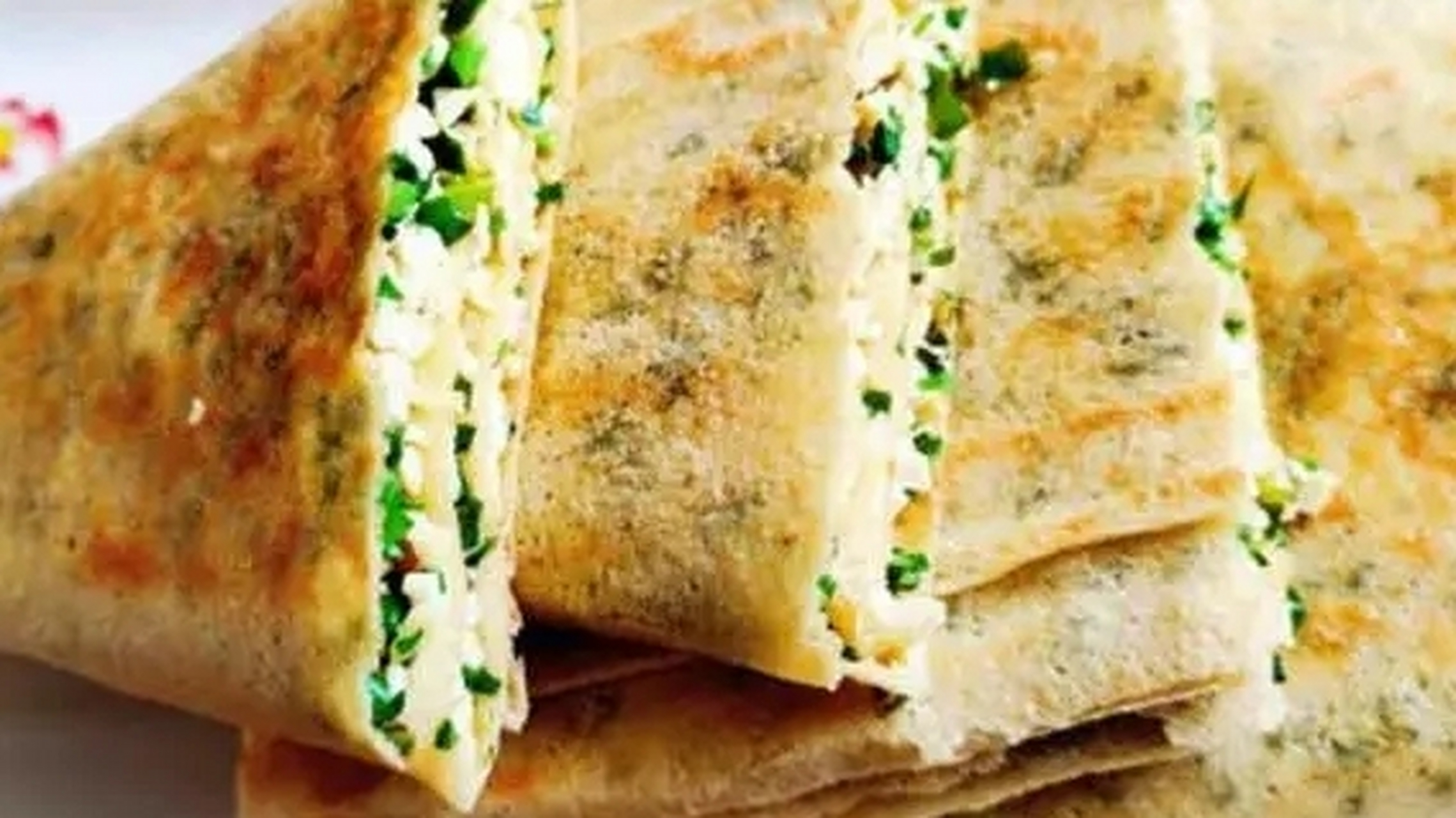 山东淄博美食之一博山菜煎饼  博山煎饼是山东淄博博山地区的特色小吃