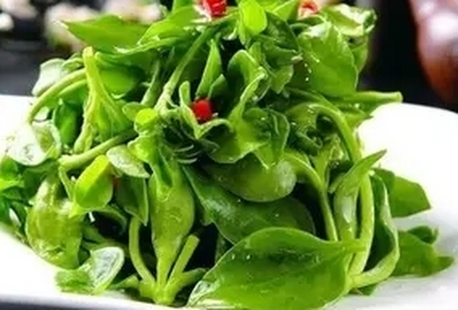 以下是三七叶子凉拌的正确吃法:  1.