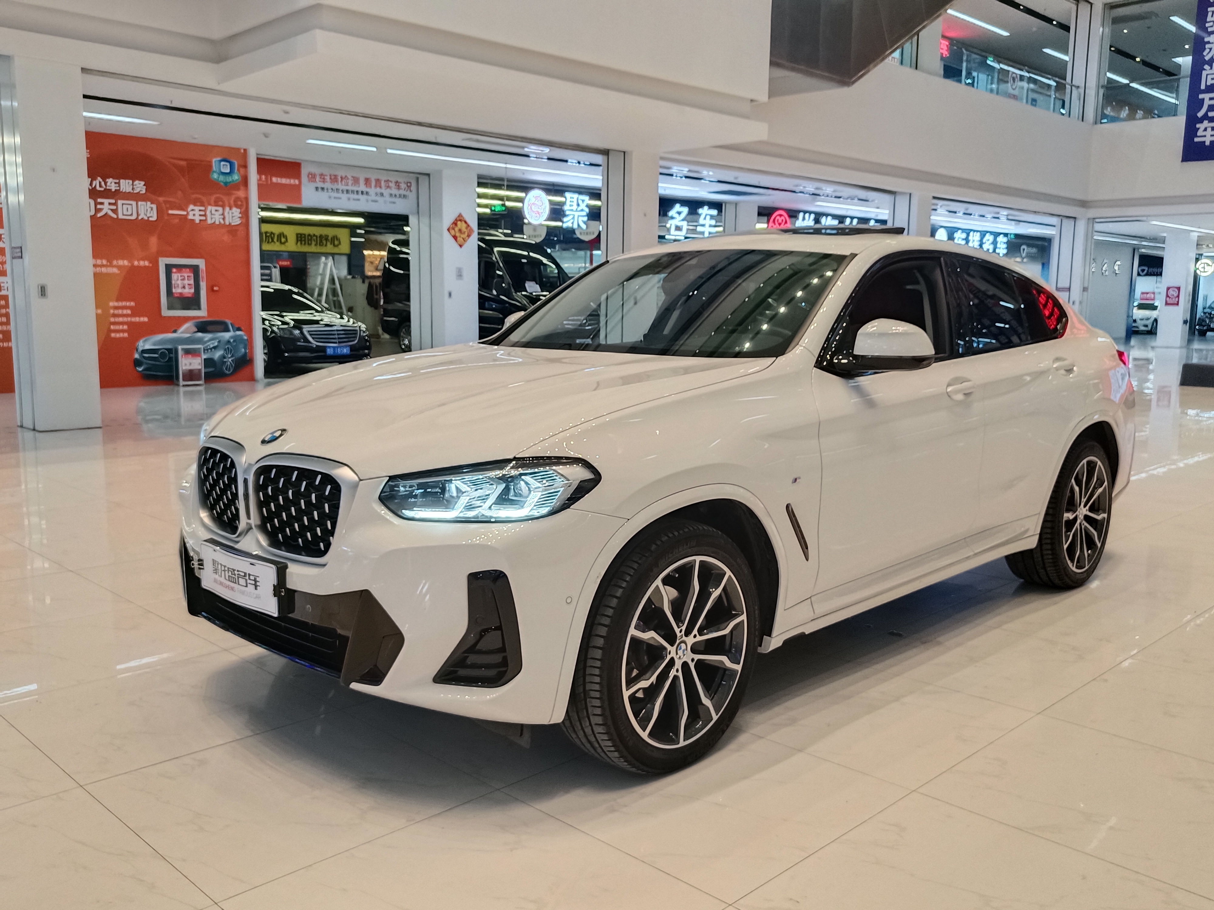 新到22款宝马x4 30i m运动耀夜套装,22年9月上牌2