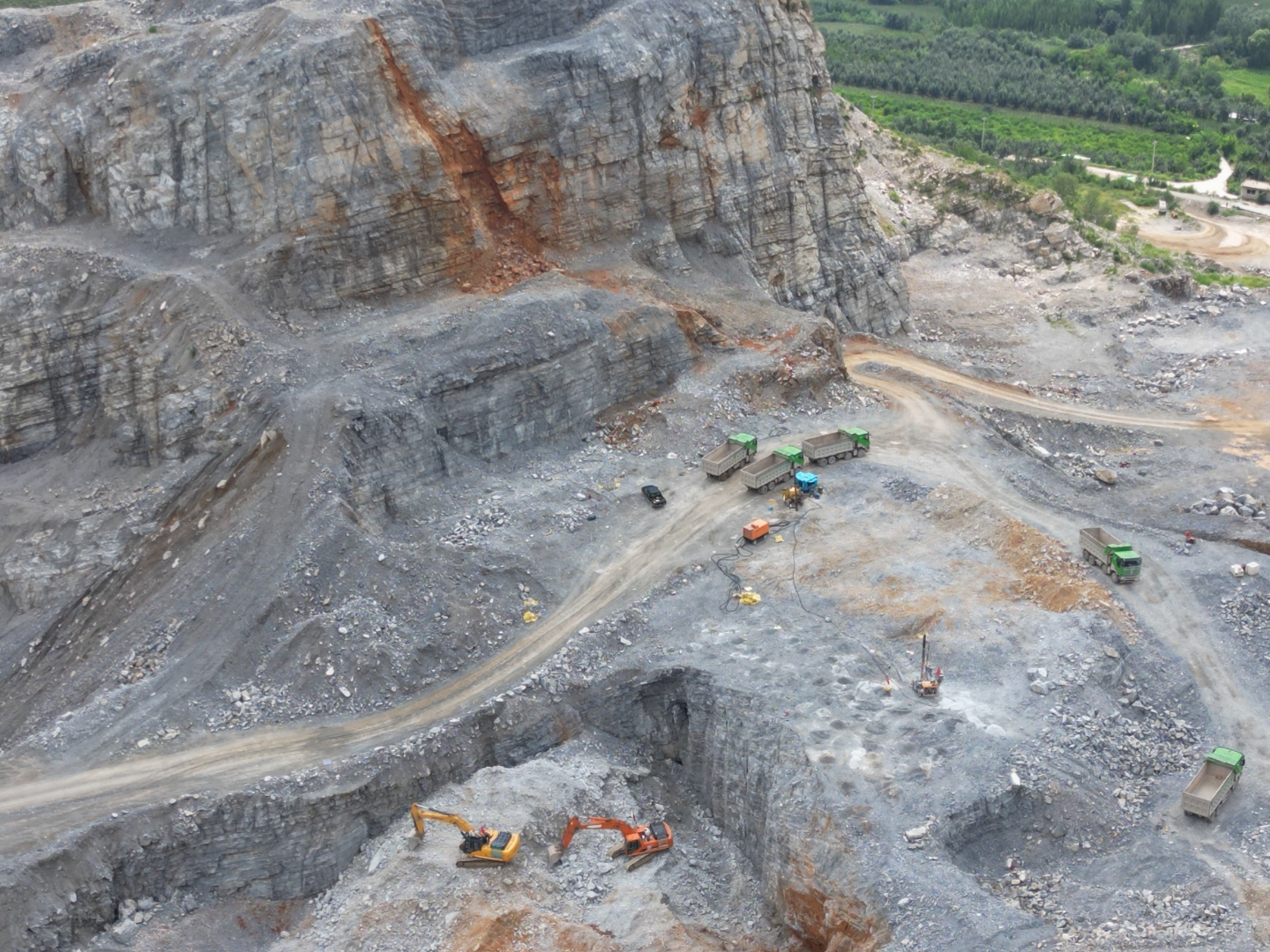 根据当地村民反映在河北省保定市徐水区大王店镇西兴隆庄村附近,有一