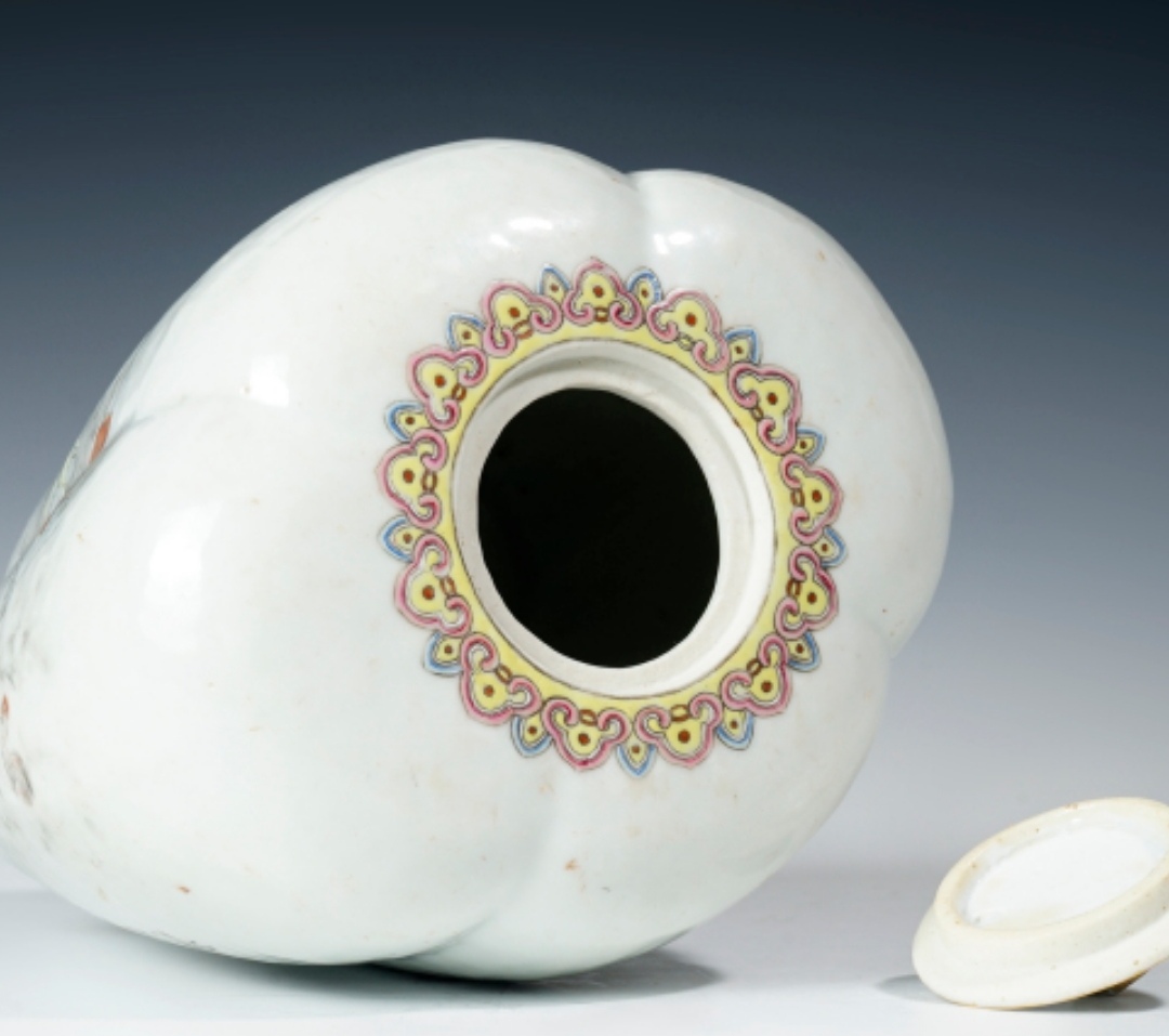 李蕴辉"慎德堂制"浅绛彩人物诗文瓜棱盖罐,款识:慎德堂制.