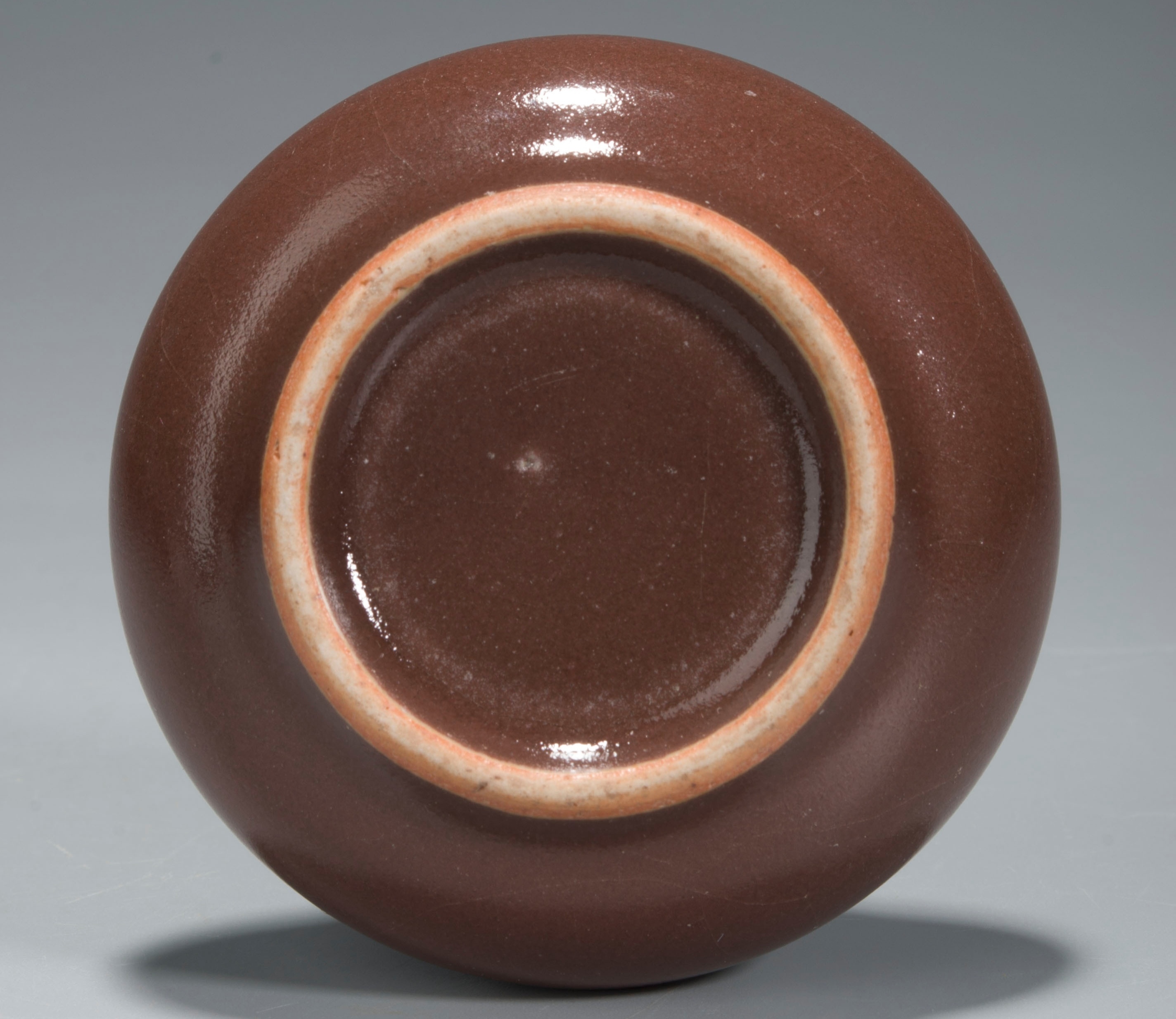 古玩交流圈# #瓷器鉴赏# 藏友好,这是一件清代中晚期的郎红釉水盂