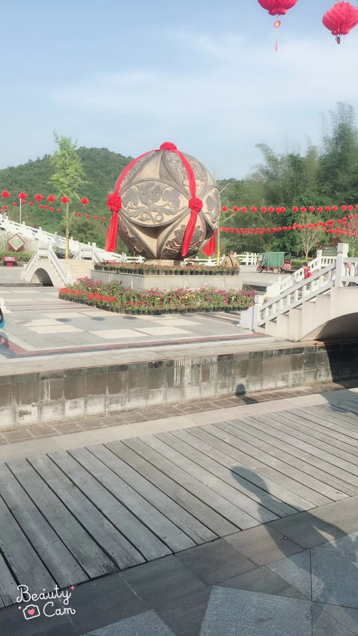 我的家乡广西河池宜州刘三姐的故乡每年三月三都很热闹因为刘三姐的