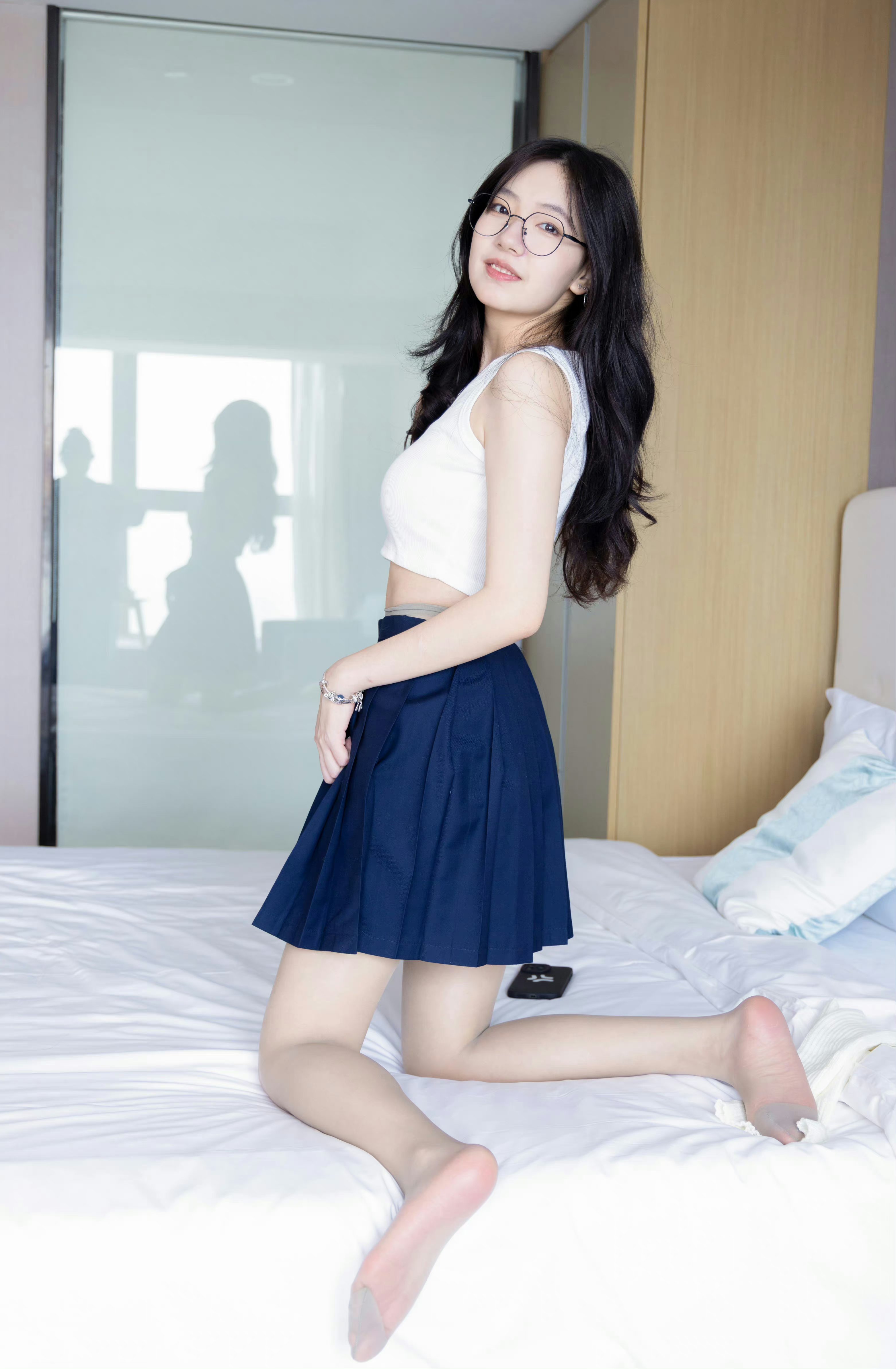 请告诉我[开心]#丝袜# #大长腿# #清纯甜美女孩# #美腿丝袜高跟鞋