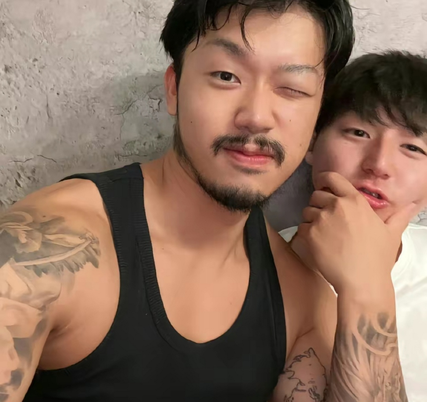 今天想和大家推一对真人情侣,樱花国的花臂老师和凉太.       相信不