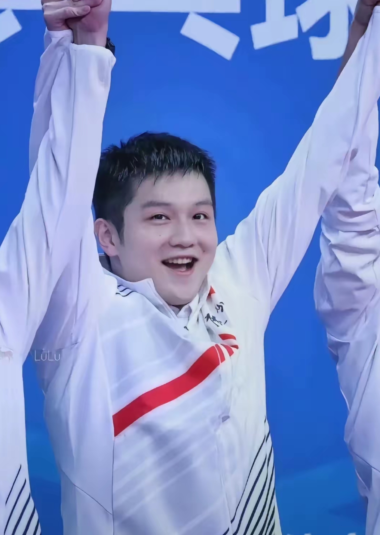 2021年的樊振东,完全还是个孩子模样,肉乎乎,白嫩嫩,看起来虎头虎脑